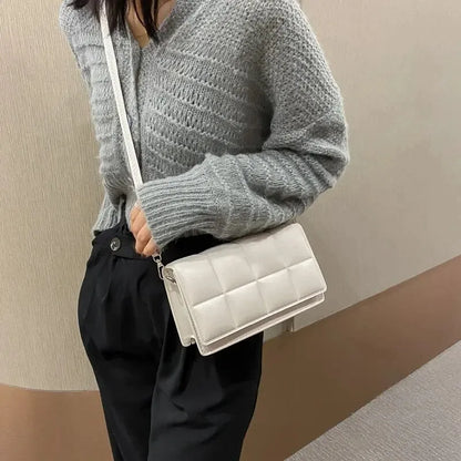 Sac bandoulière femme de créateur de mode, petit modèle en cuir PU, sac à main tendance avec poignée classique.