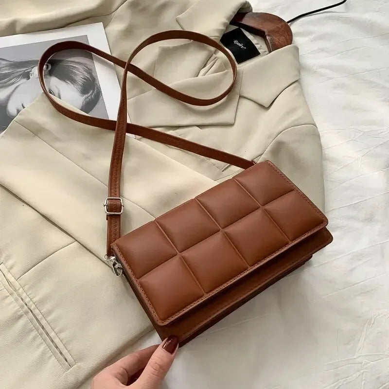 Sac bandoulière femme de créateur de mode, petit modèle en cuir PU, sac à main tendance avec poignée classique.
